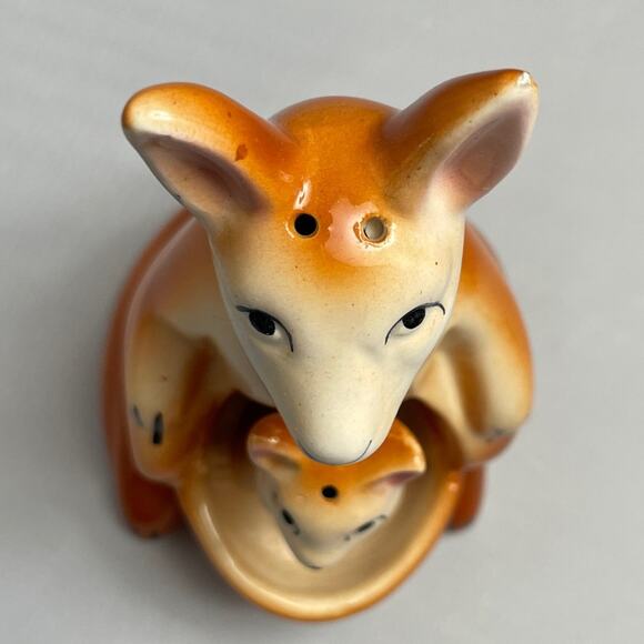 Vintage Ceramic Kangaroo & Joey Salt &‎ Pepper Shaker Set - Picture 7 of 14